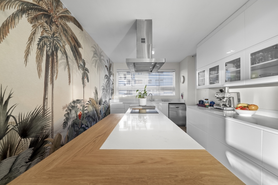 To Let 4 Bedroom Property for Rent in Sea Point Western Cape